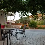 شقة Tsoutsis