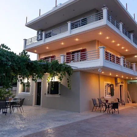 Tsoutsis Apartment *