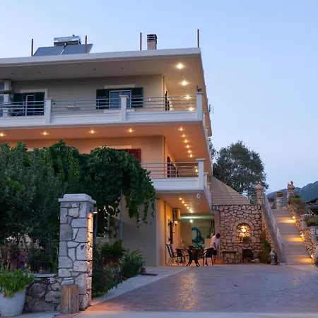 Tsoutsis Apartment *