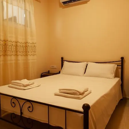 Tsoutsis Apartment *