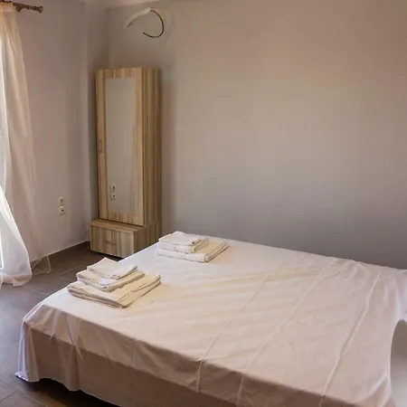 Tsoutsis Apartment *