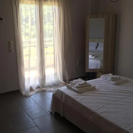 Tsoutsis Apartment *