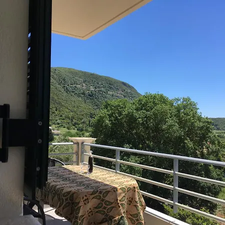Tsoutsis Apartment